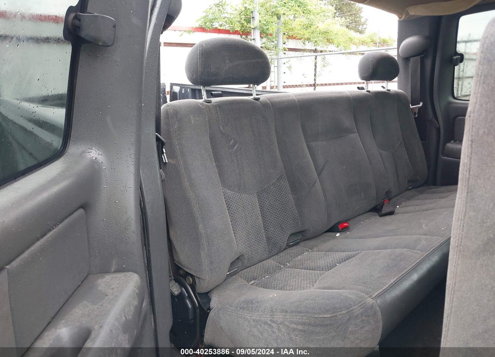 2005 CHEVROLET SILVERADO 1500 LS VIN: 2GCEC19V151185270