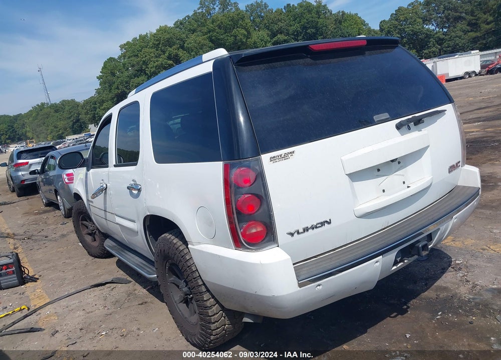 2008 GMC YUKON DENALI VIN: 1GKFK63858J227865