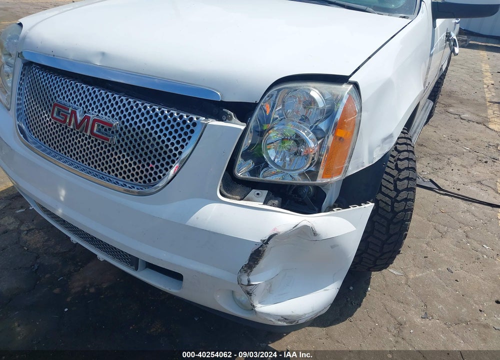 2008 GMC YUKON DENALI VIN: 1GKFK63858J227865