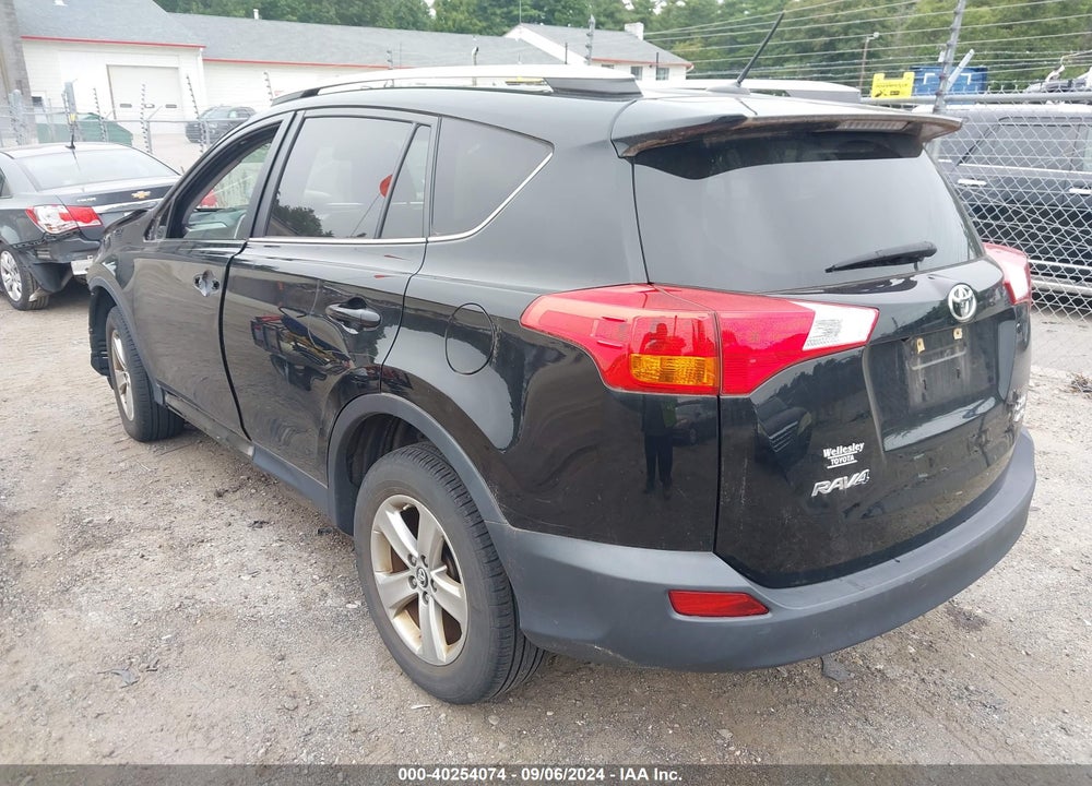 2015 TOYOTA RAV4 XLE VIN: 2T3RFREV9FW367949