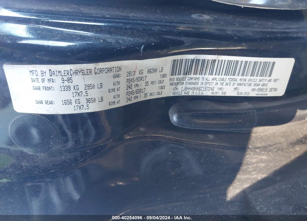 2006 JEEP COMMANDER VIN: 1J8HH48NX6C157246