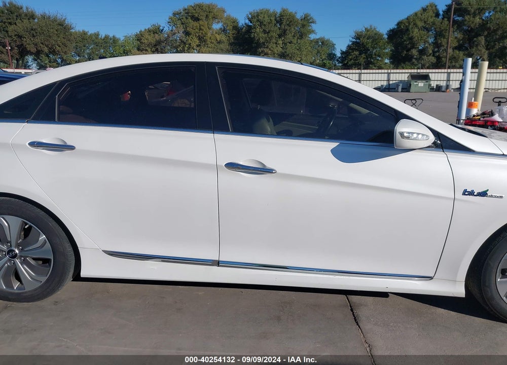 2014 HYUNDAI SONATA HYBRID LIMITED VIN: KMHEC4A44EA107586