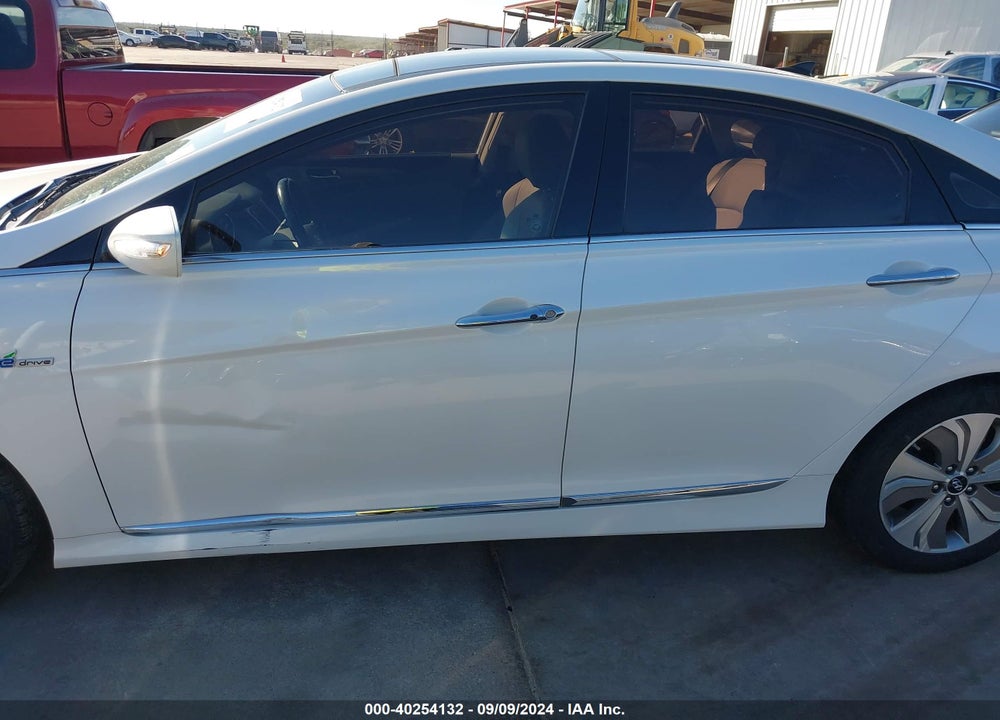 2014 HYUNDAI SONATA HYBRID LIMITED VIN: KMHEC4A44EA107586