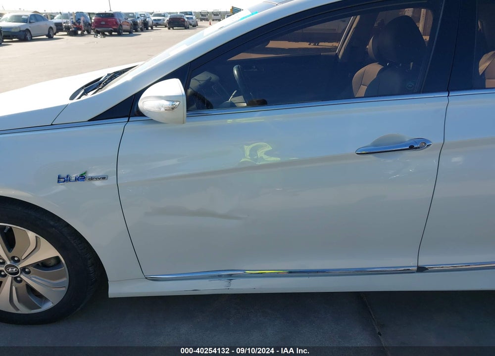 2014 HYUNDAI SONATA HYBRID LIMITED VIN: KMHEC4A44EA107586
