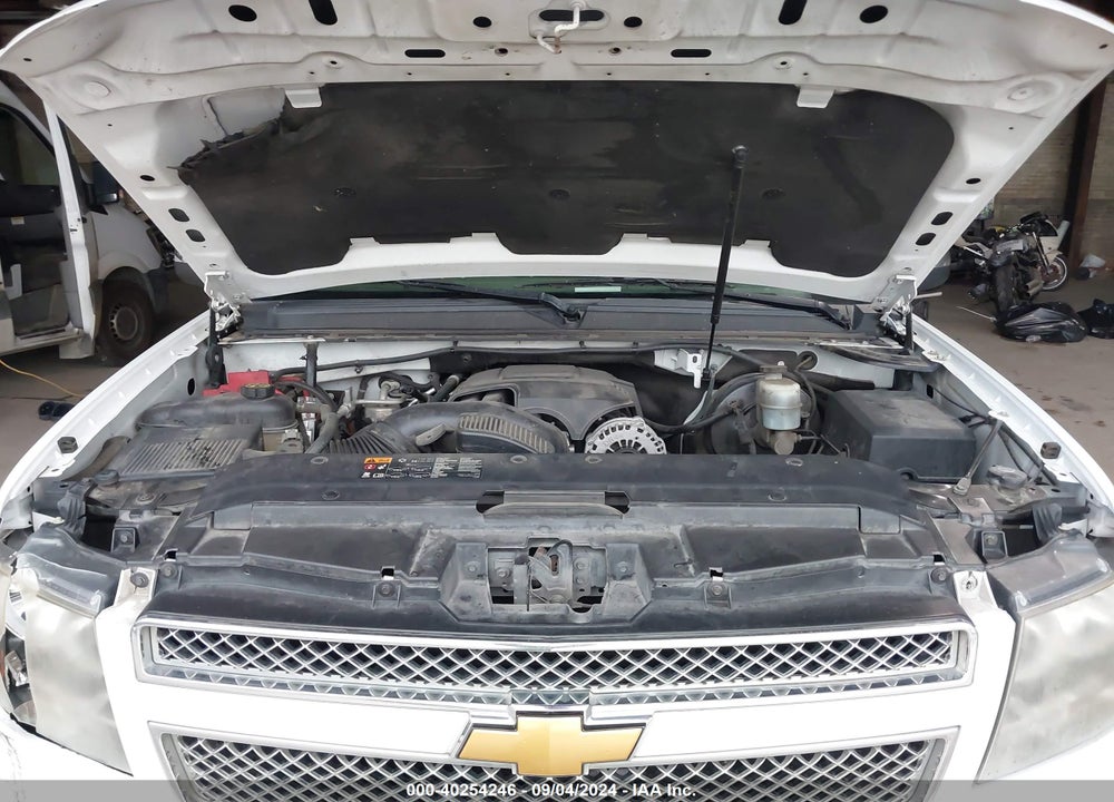 2014 CHEVROLET SUBURBAN 1500 LT VIN: 1GNSCJE05ER202809