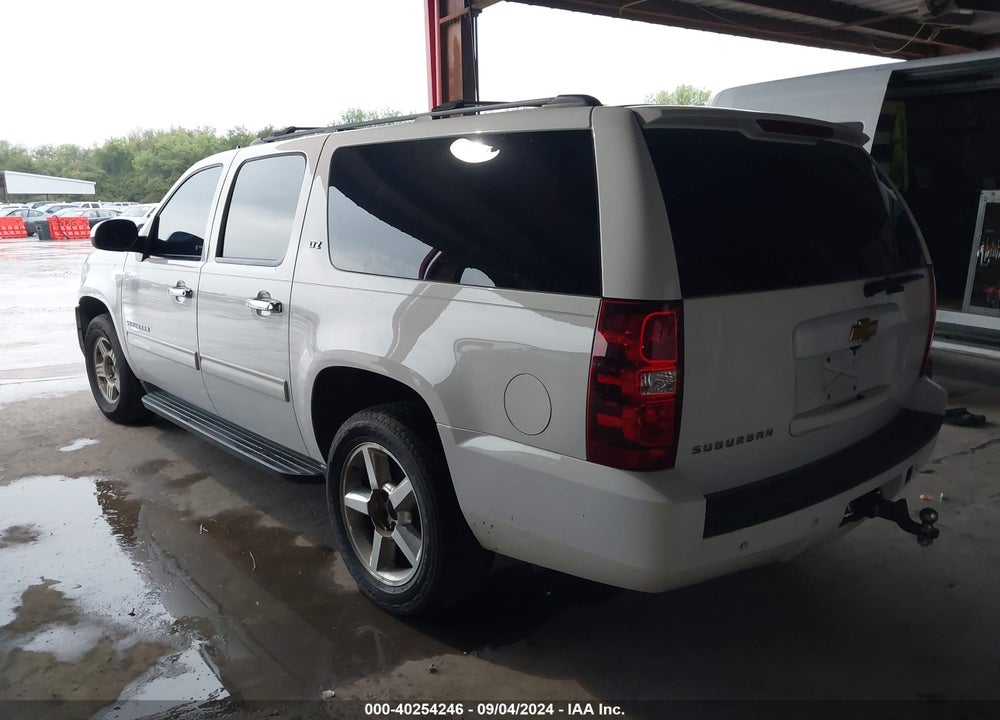 2014 CHEVROLET SUBURBAN 1500 LT VIN: 1GNSCJE05ER202809