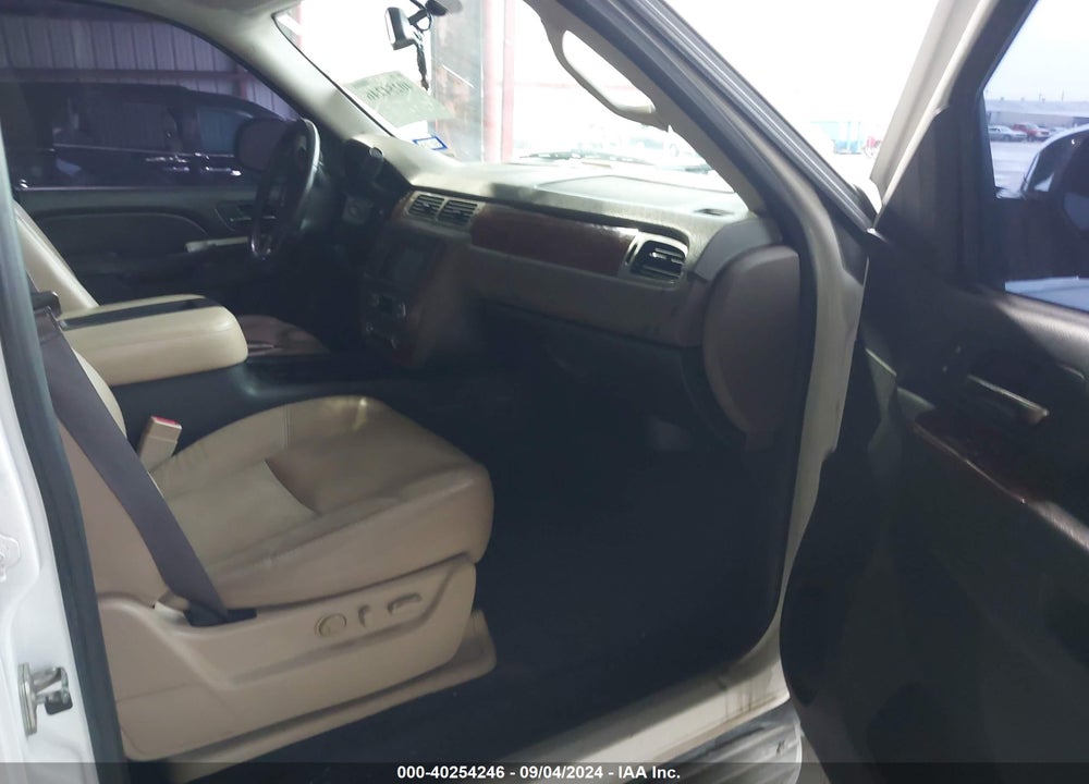 2014 CHEVROLET SUBURBAN 1500 LT VIN: 1GNSCJE05ER202809