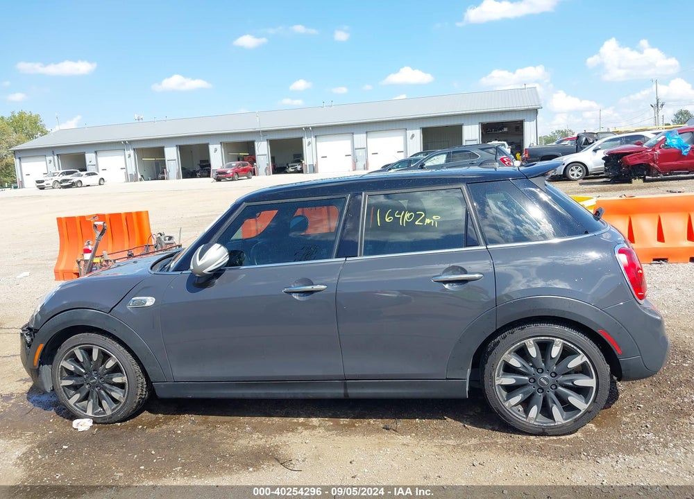 2015 MINI HARDTOP COOPER S VIN: WMWXU3C59F2B55767