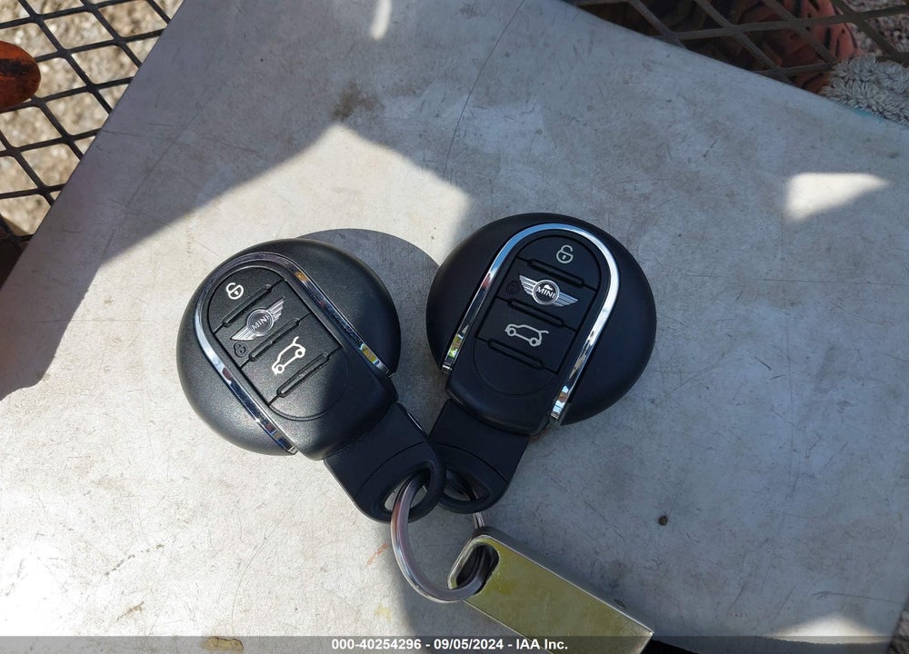 2015 MINI HARDTOP COOPER S VIN: WMWXU3C59F2B55767