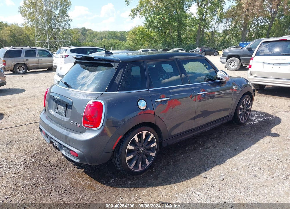 2015 MINI HARDTOP COOPER S VIN: WMWXU3C59F2B55767