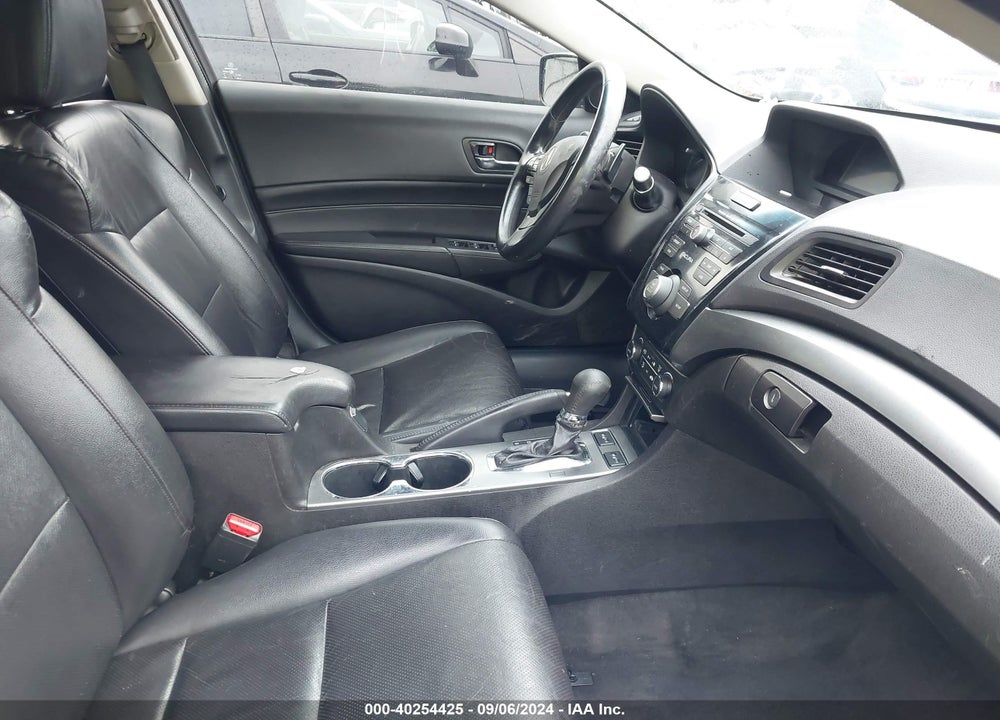 2013 ACURA ILX 2.0L VIN: 19VDE1F50DE007564