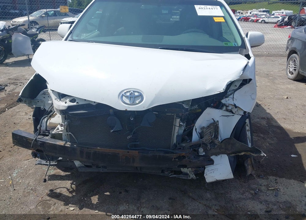 2012 TOYOTA SIENNA XLE 7 PASSENGER VIN: 5TDDK3DC0CS033762