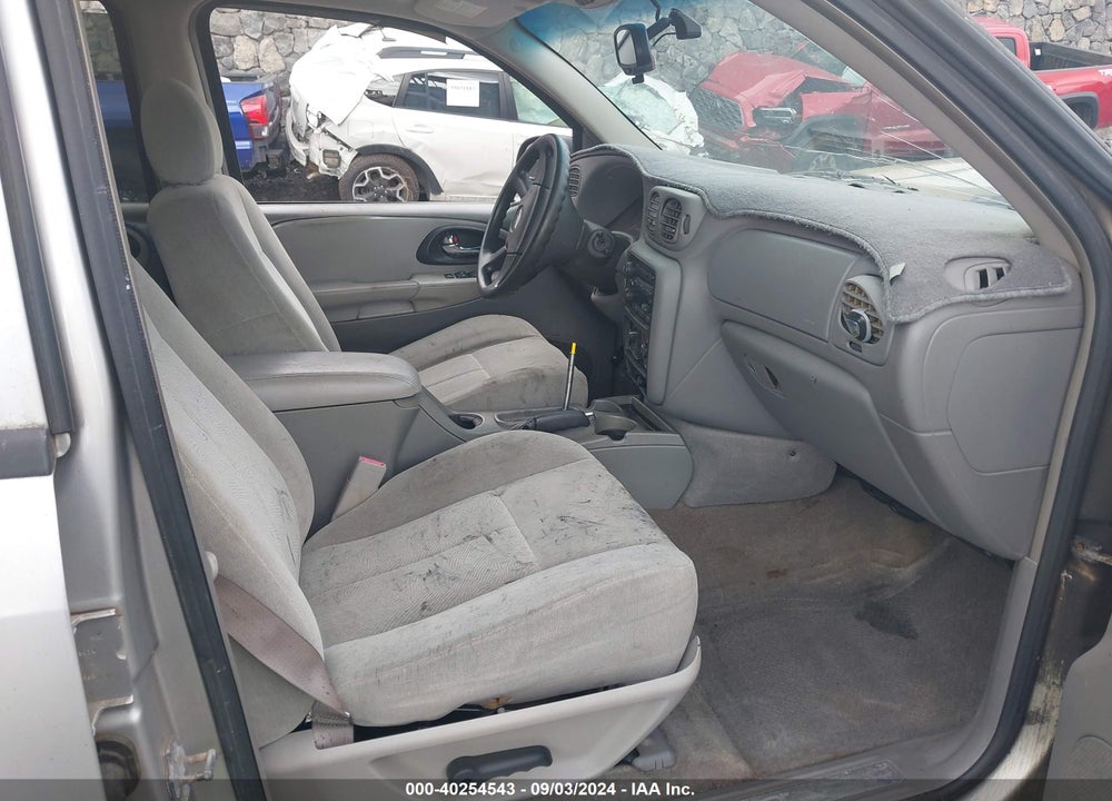 2004 CHEVROLET TRAILBLAZER LS VIN: 1GNDS13S042378030