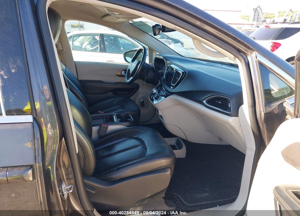 2017 CHRYSLER PACIFICA TOURING L VIN: 2C4RC1BGXHR539791