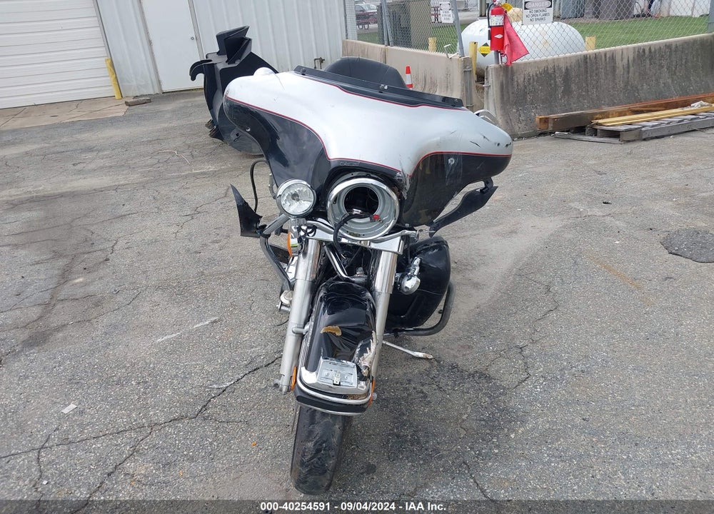 2010 HARLEY-DAVIDSON FLHTCU VIN: 1HD1FC413AB600779