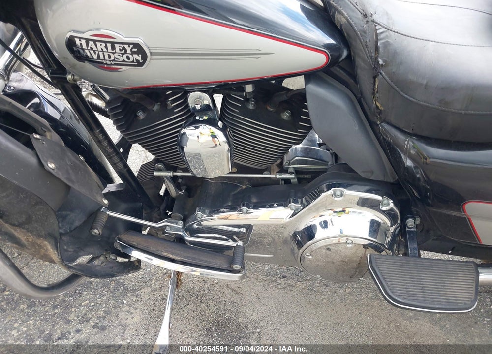 2010 HARLEY-DAVIDSON FLHTCU VIN: 1HD1FC413AB600779