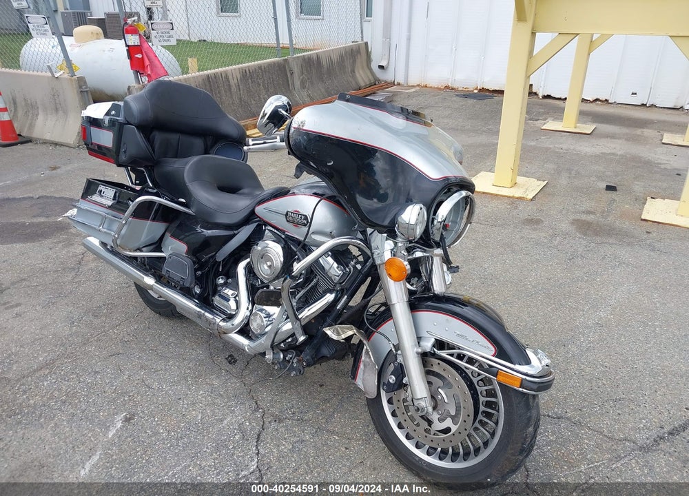 2010 HARLEY-DAVIDSON FLHTCU VIN: 1HD1FC413AB600779