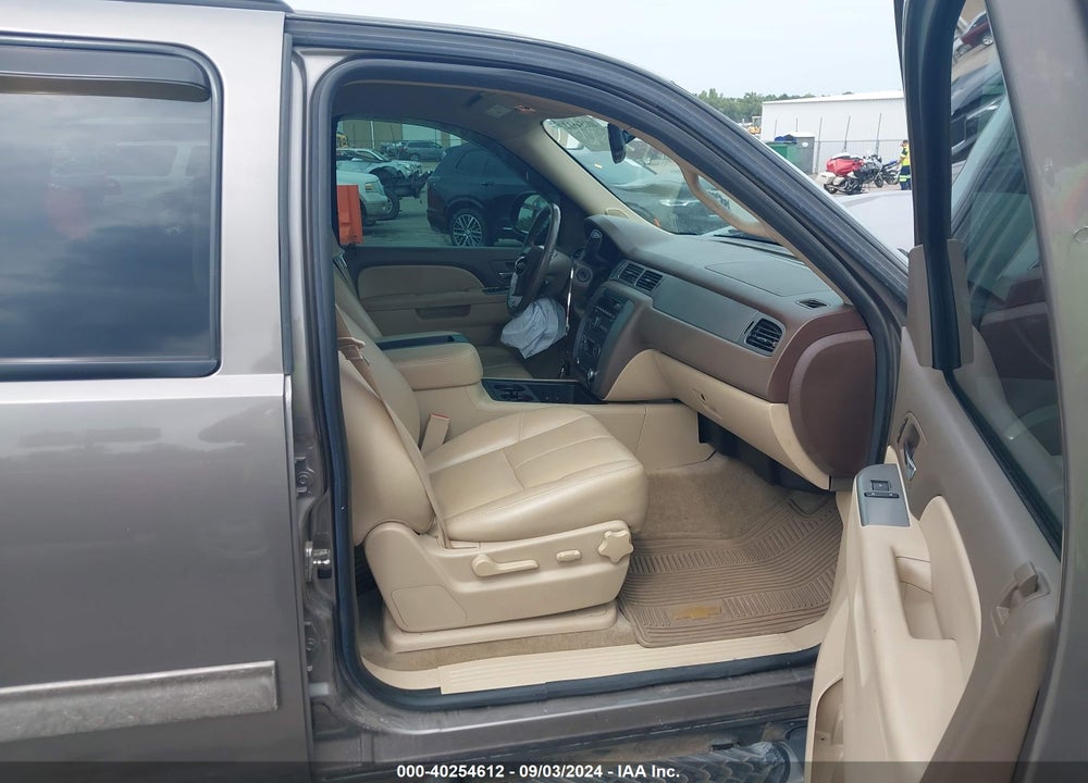 2014 CHEVROLET TAHOE LT VIN: 1GNSKBE02ER154484