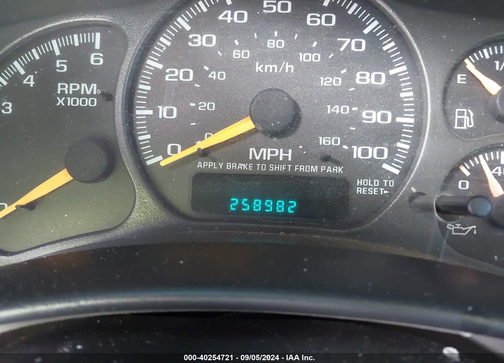 2001 CHEVROLET TAHOE LT VIN: 1GNEC13T61J155082