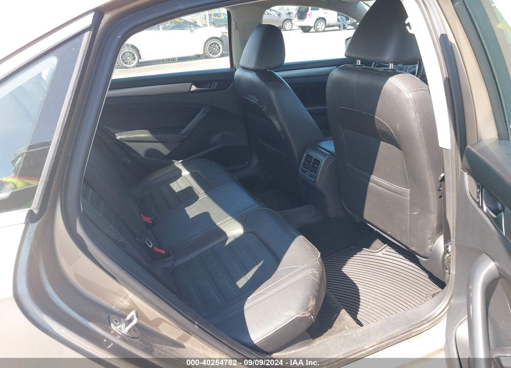 2015 VOLKSWAGEN PASSAT 1.8T SE VIN: 1VWBS7A36FC039670