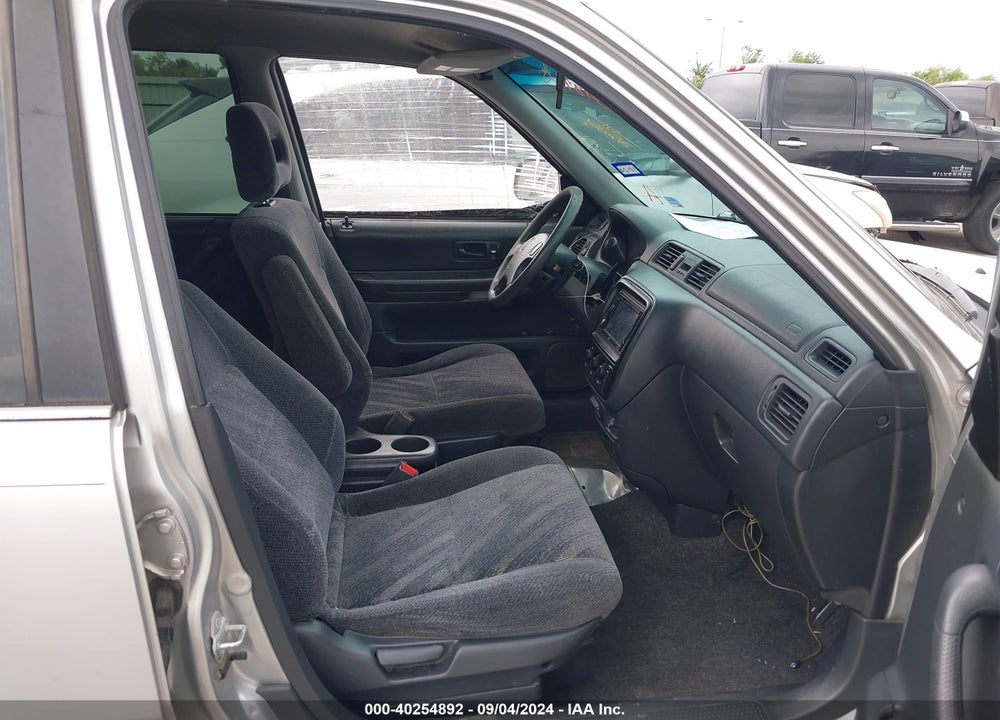 2000 HONDA CR-V LX VIN: JHLRD2840YC015268