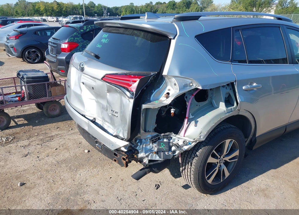 2018 TOYOTA RAV4 XLE VIN: JTMRFREV6JJ205252