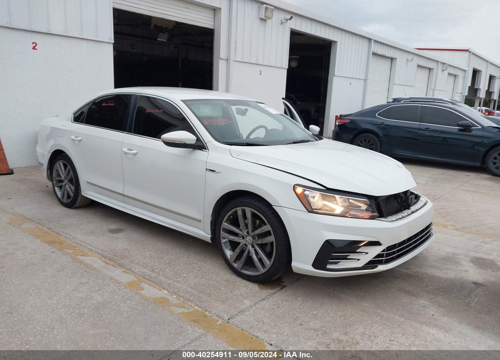 2017 VOLKSWAGEN PASSAT 1.8T R-LINE VIN: 1VWDT7A38HC005156