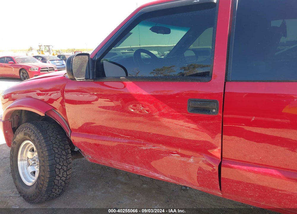 2003 GMC SONOMA SLS VIN: 1GTCT19XX38110988