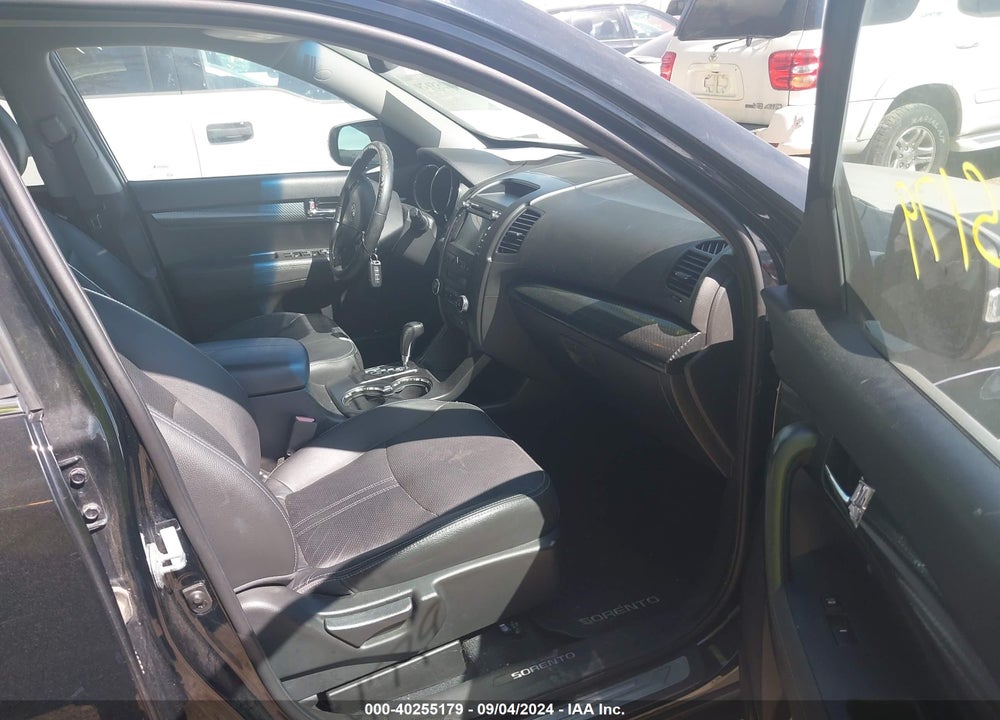 2011 KIA SORENTO SX V6 VIN: 5XYKWDA20BG175912