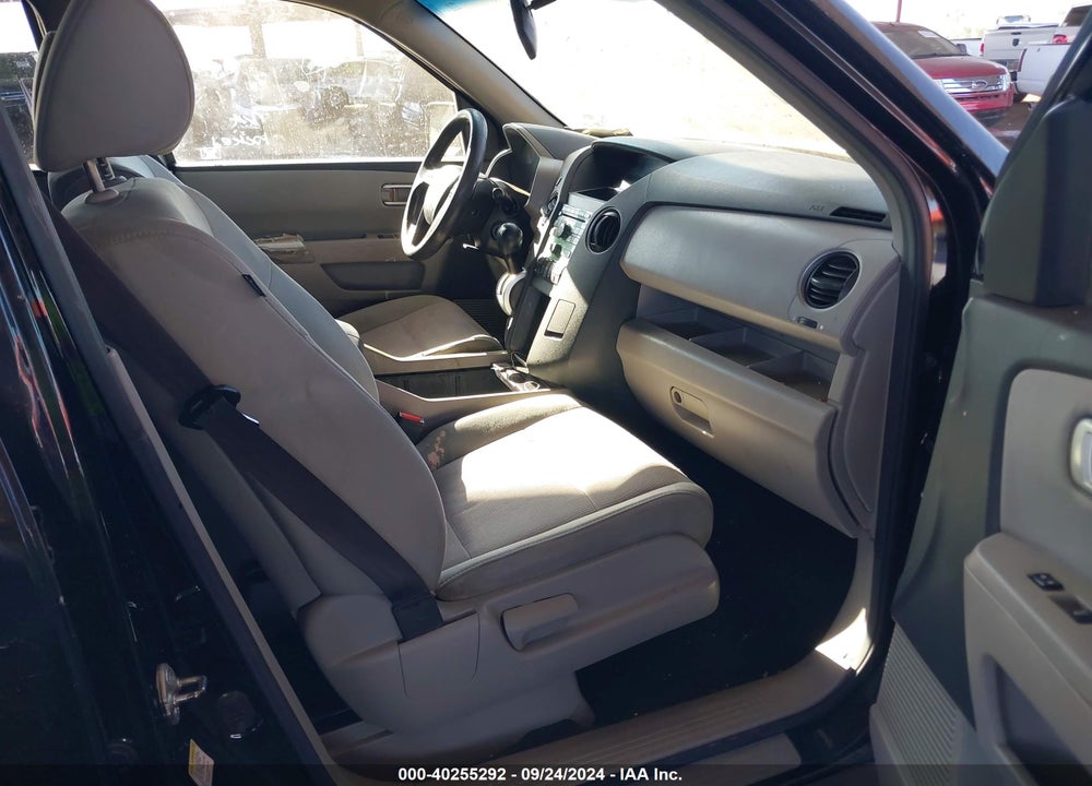 2011 HONDA PILOT EX VIN: 5FNYF4H47BB006687