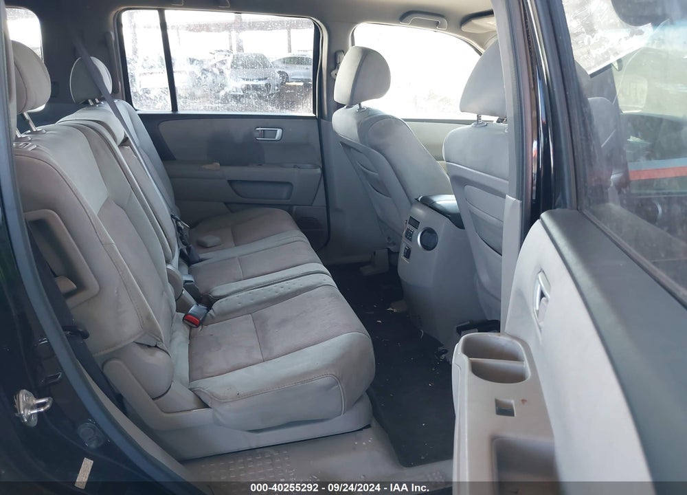2011 HONDA PILOT EX VIN: 5FNYF4H47BB006687