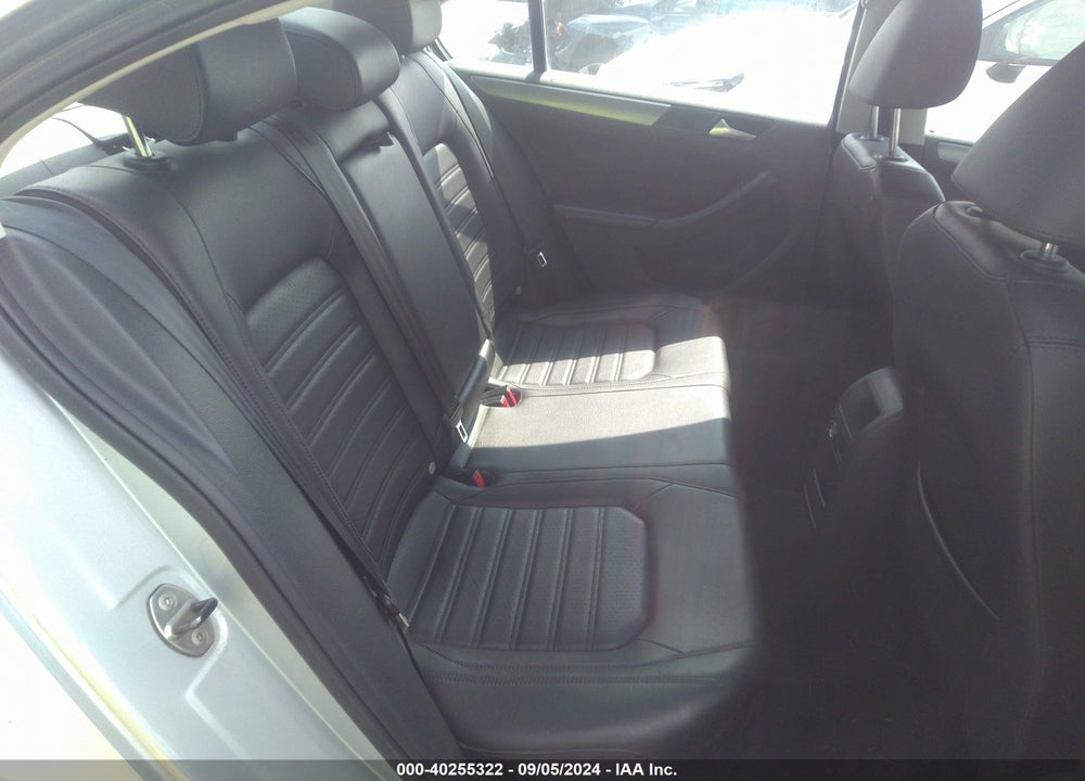 2014 VOLKSWAGEN JETTA 1.8T SEL VIN: 3VWL17AJ3EM374470