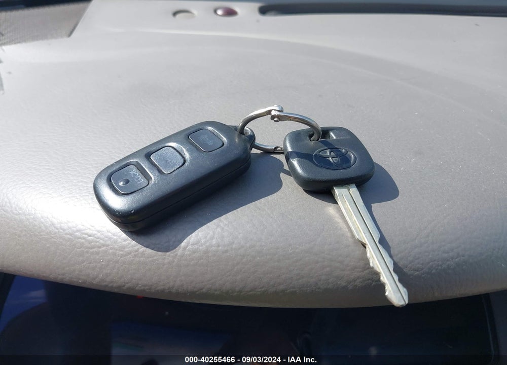 2005 TOYOTA CAMRY VIN: 4T1BE30KX5U575960