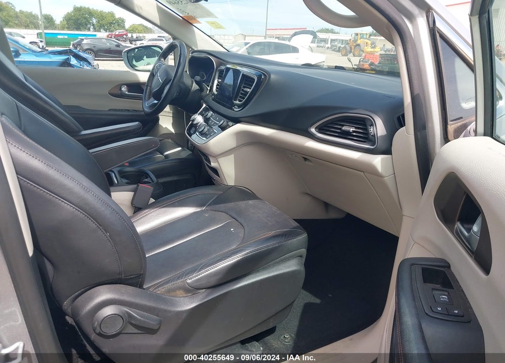 2017 CHRYSLER PACIFICA TOURING L VIN: 2C4RC1BG9HR729971