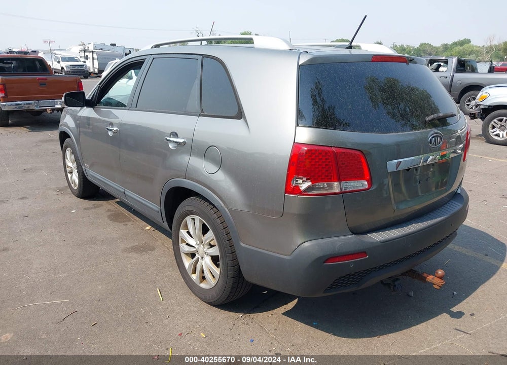 2011 KIA SORENTO LX V6 VIN: 5XYKTDA29BG134154