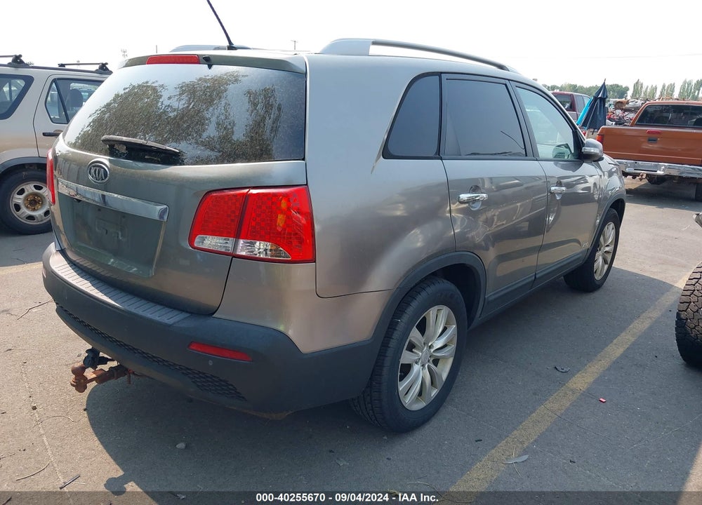 2011 KIA SORENTO LX V6 VIN: 5XYKTDA29BG134154