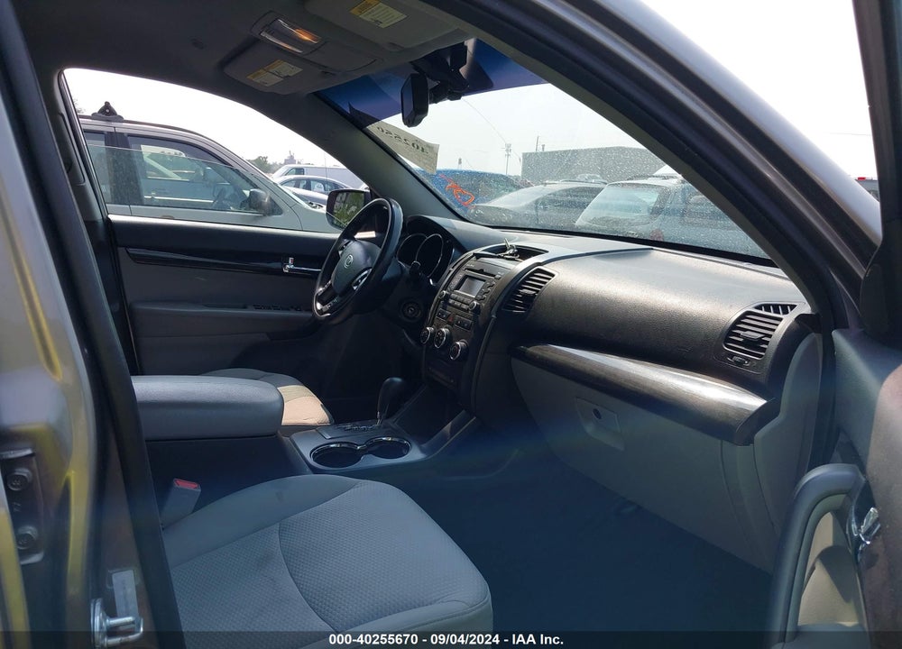 2011 KIA SORENTO LX V6 VIN: 5XYKTDA29BG134154