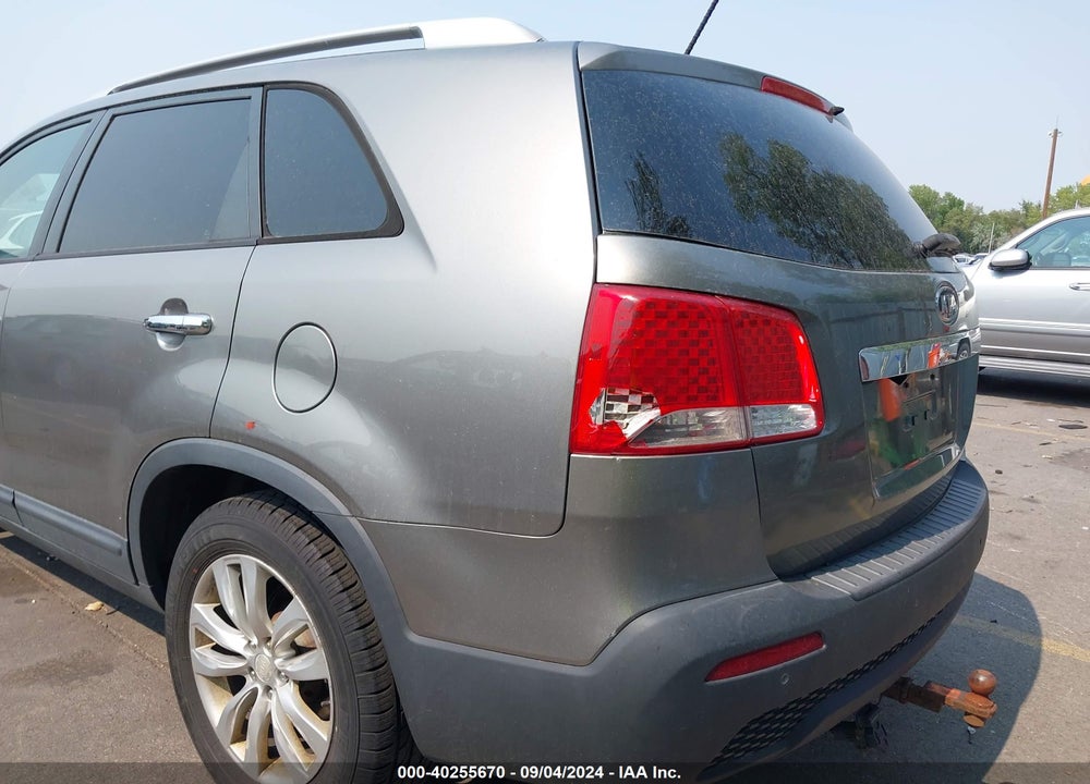 2011 KIA SORENTO LX V6 VIN: 5XYKTDA29BG134154