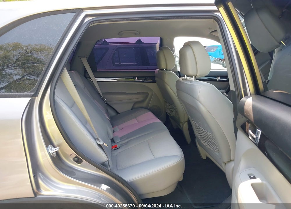 2011 KIA SORENTO LX V6 VIN: 5XYKTDA29BG134154