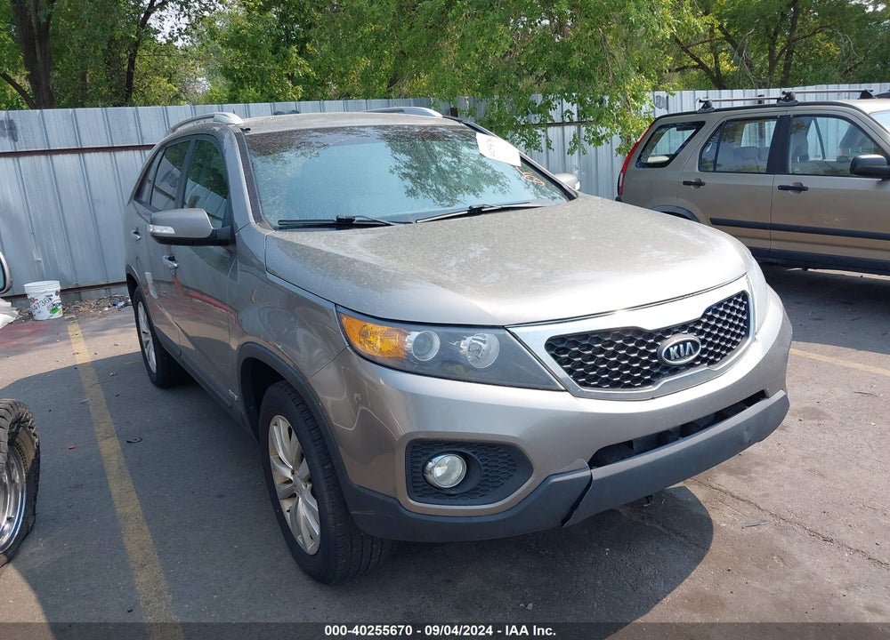 2011 KIA SORENTO LX V6 VIN: 5XYKTDA29BG134154