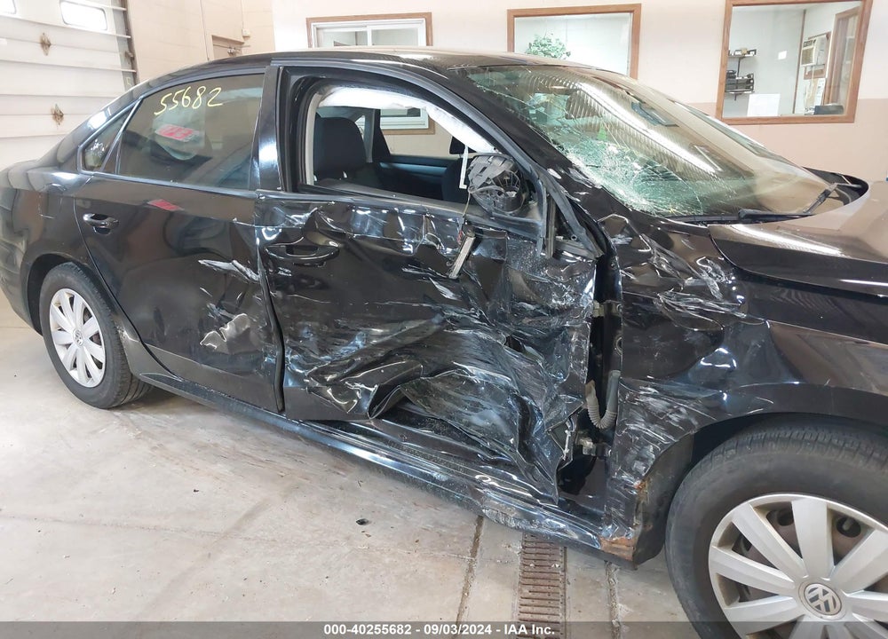2013 VOLKSWAGEN PASSAT 2.5L S VIN: 1VWAP7A30DC037987
