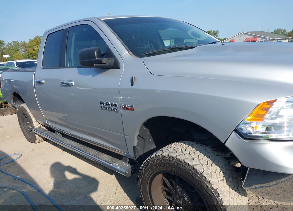 2018 RAM 1500 SLT QUAD CAB 4X2 6'4 BOX VIN: 1C6RR6GT3JS173508