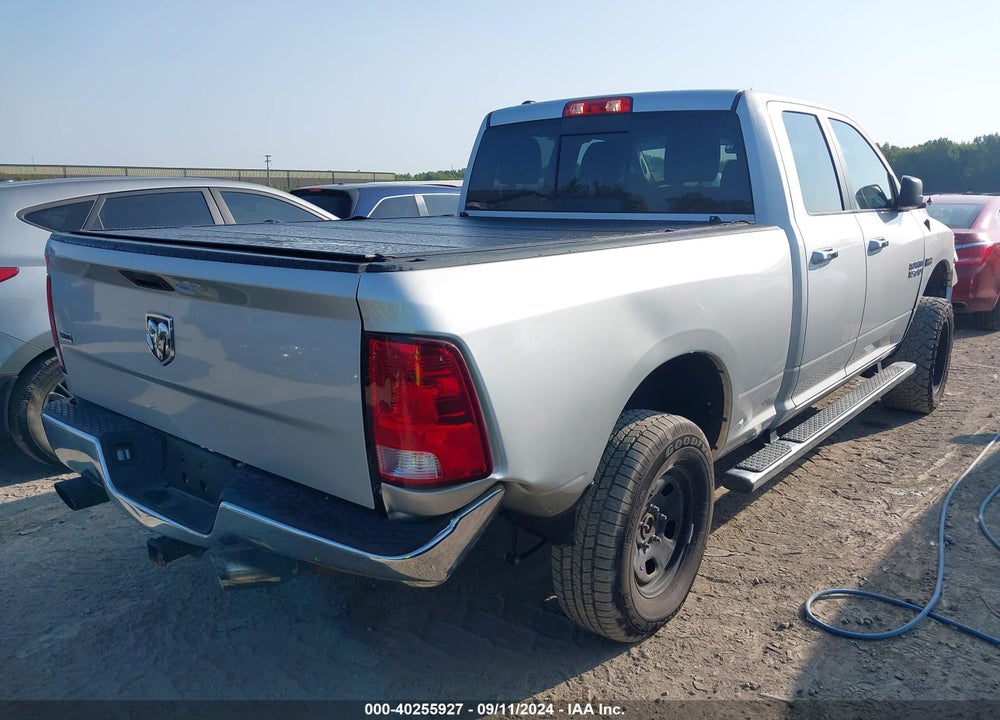 2018 RAM 1500 SLT QUAD CAB 4X2 6'4 BOX VIN: 1C6RR6GT3JS173508