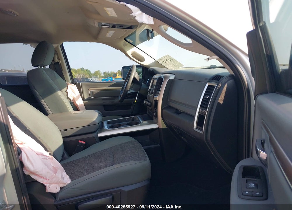 2018 RAM 1500 SLT QUAD CAB 4X2 6'4 BOX VIN: 1C6RR6GT3JS173508