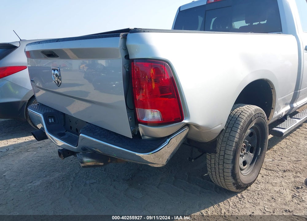 2018 RAM 1500 SLT QUAD CAB 4X2 6'4 BOX VIN: 1C6RR6GT3JS173508