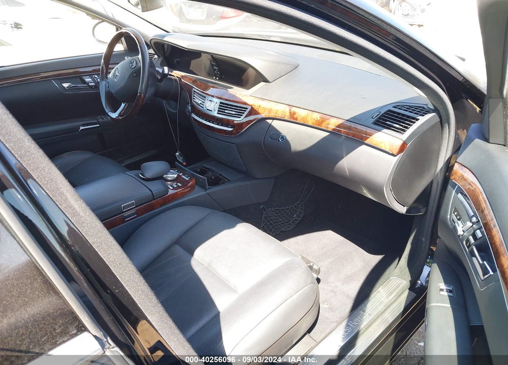 2007 MERCEDES-BENZ S 550 VIN: WDDNG71X87A055862