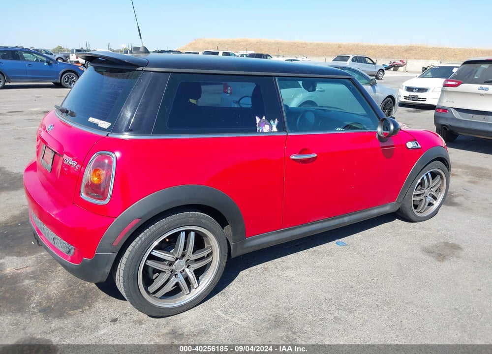 2010 MINI COOPER S VIN: WMWMF7C51ATW89091