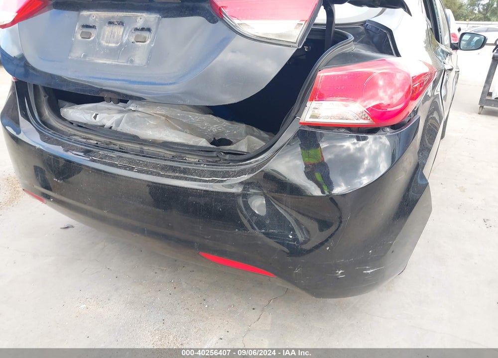 2012 HYUNDAI ELANTRA GLS VIN: 5NPDH4AE9CH082877