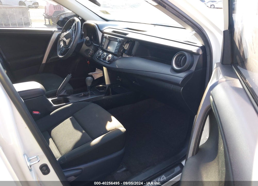 2018 TOYOTA RAV4 LE VIN: JTMZFREVXJJ205674