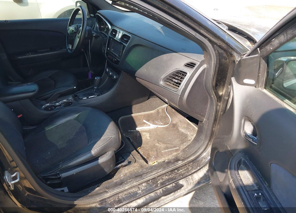 2012 CHRYSLER 200 S VIN: 1C3CCBHG8CN225652